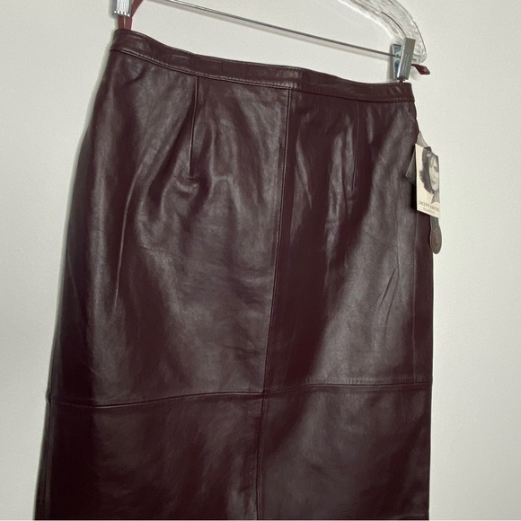 Jaclyn Smith Classic Burgundy Leather Skirt - Picture 2 of 12
